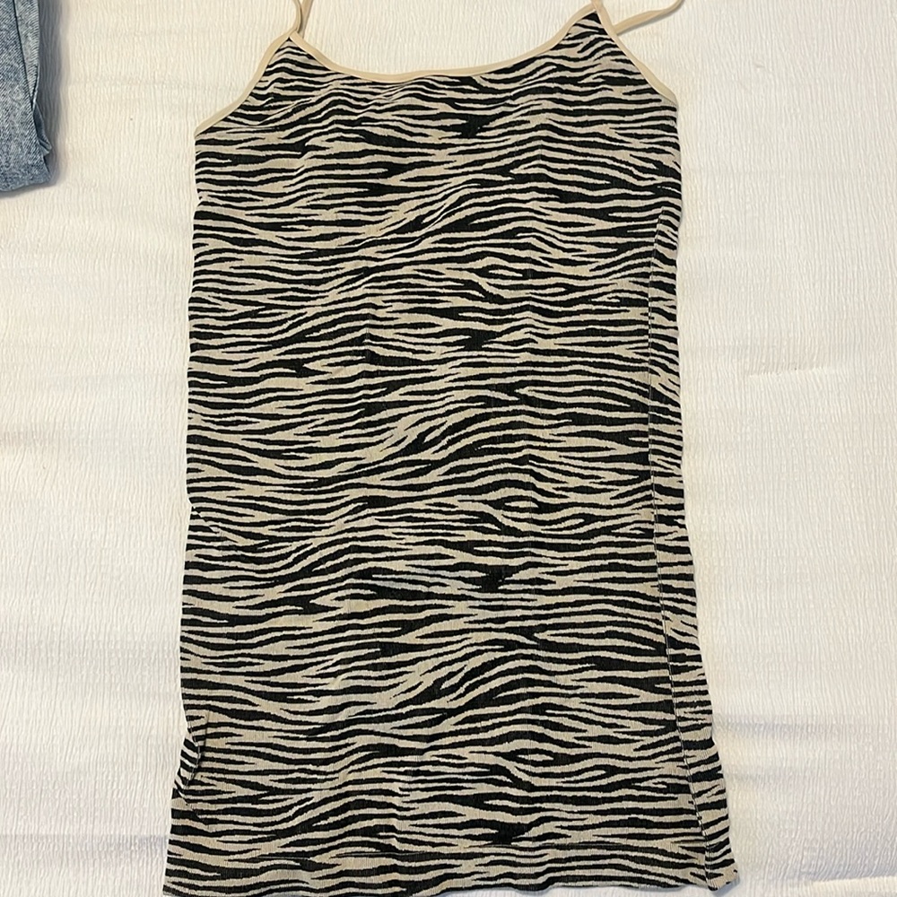 Nikibiki Stretchy fitted tank